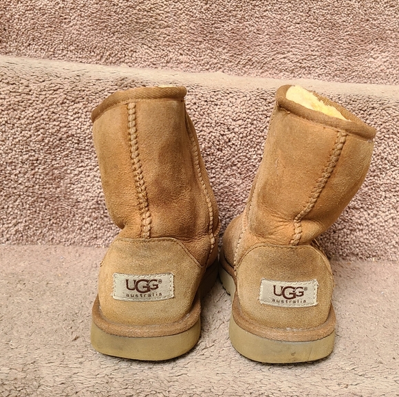 UGG Kids 3 Tan Suede Boots - Picture 3 of 14
